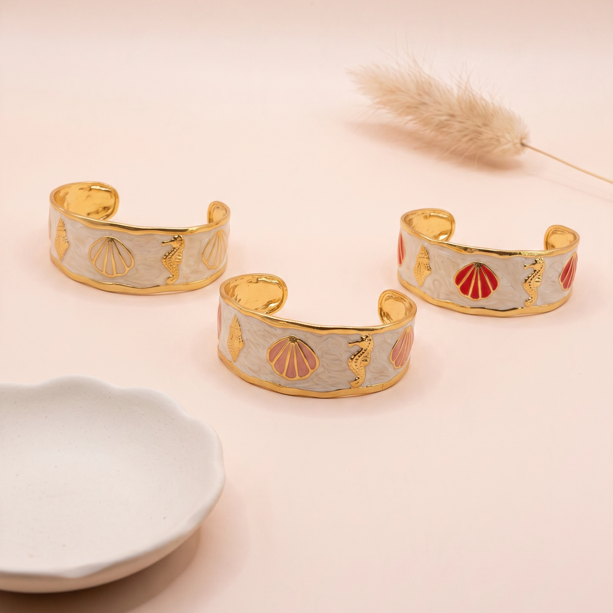 Seashell enamel cuff bracelet Pink - NoonJ Nation