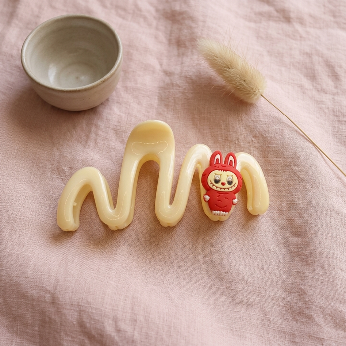 Wave claw clip Cream monster charm - NoonJ Nation