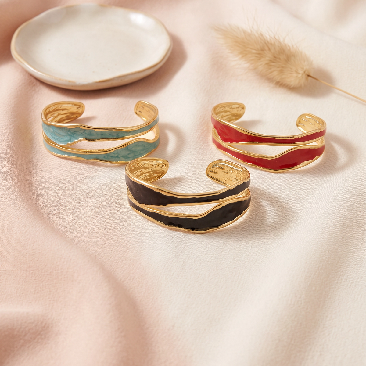 Wave enamel cuff bracelet Black - NoonJ Nation